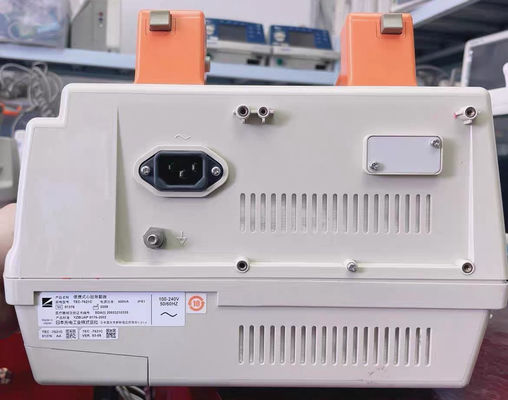NIHON KOHDEN Defibrillator Service und Reparatur TEC-7621C mit Batterien