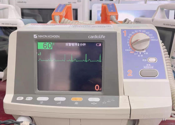 NIHON KOHDEN Defibrillator Service und Reparatur TEC-7621C mit Batterien