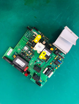 Der Defibrillator wird gewartet. Philip HeartStart XL M4735A Defibrillator Defibrillator Board